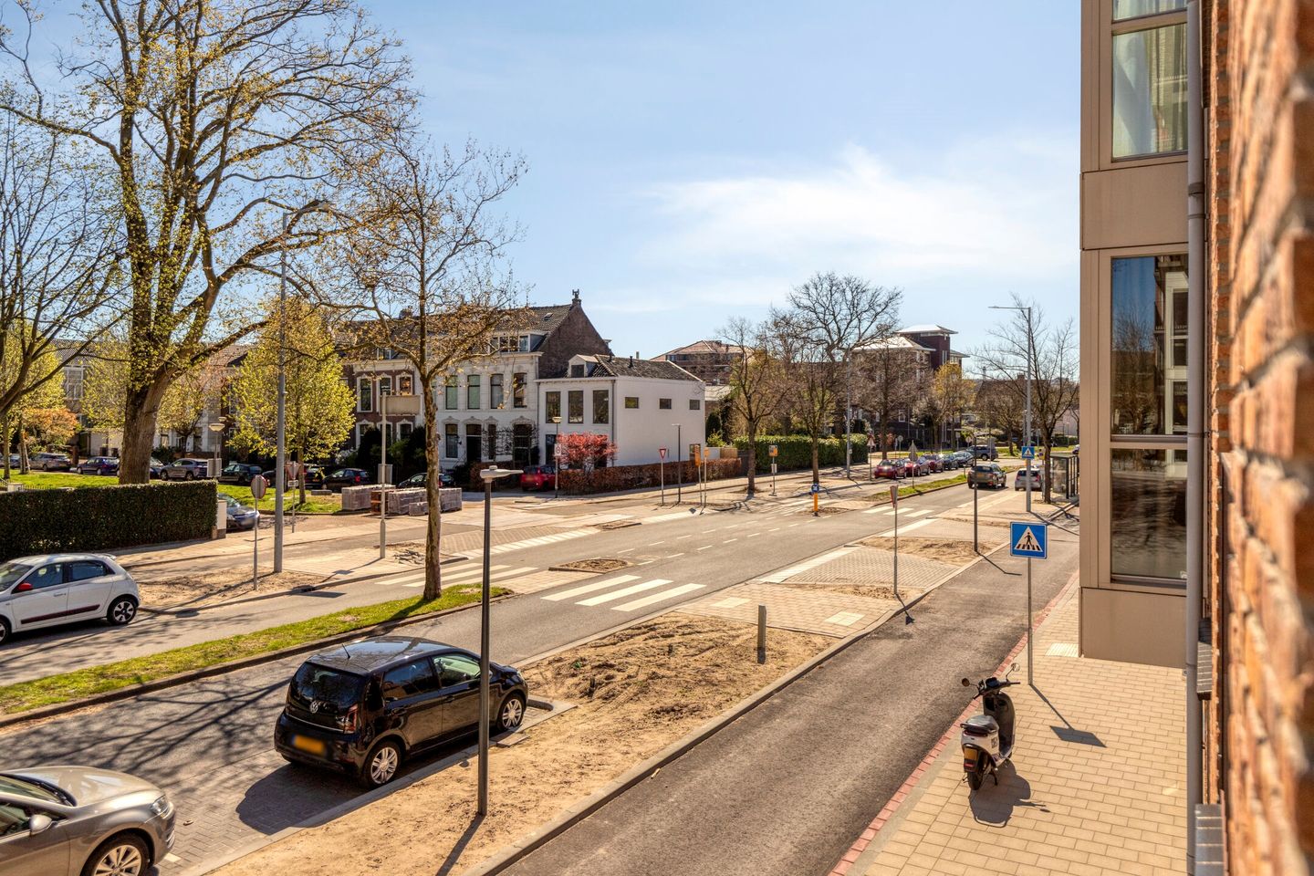 Photo 25 of Burgemeester Knappertlaan 16-B