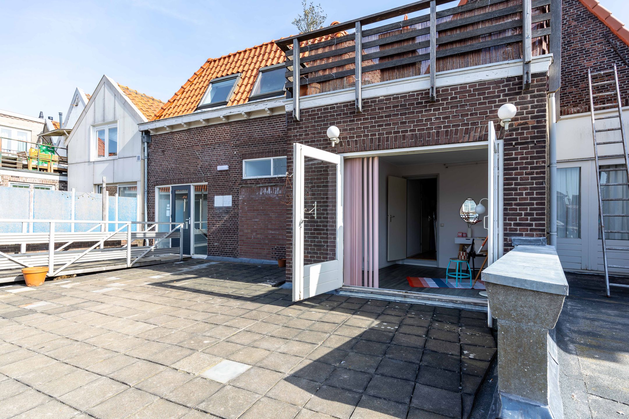 Foto 12 van Vrouwjuttenland 35-A