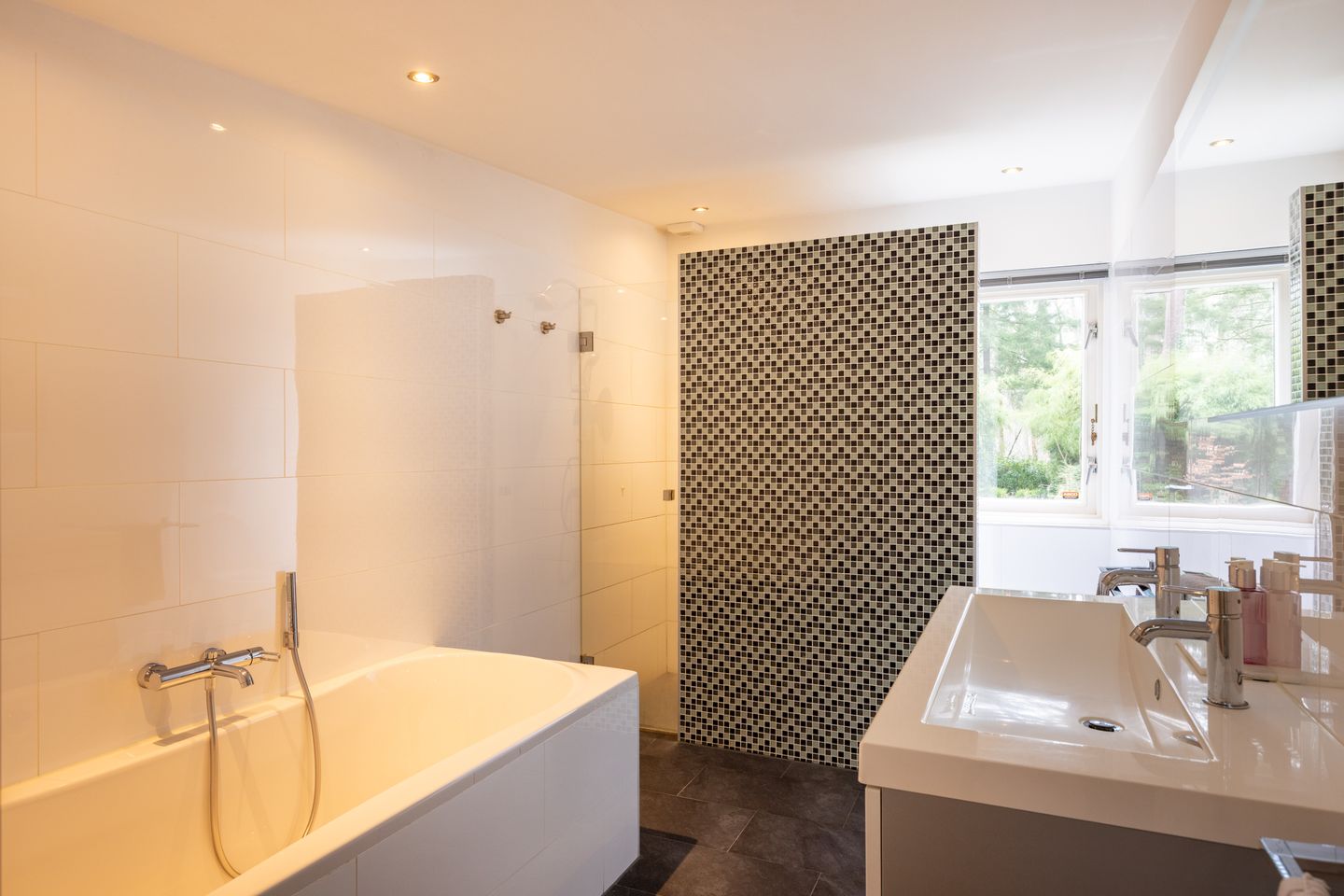 Foto 34 van Juliana van Stolberglaan 9