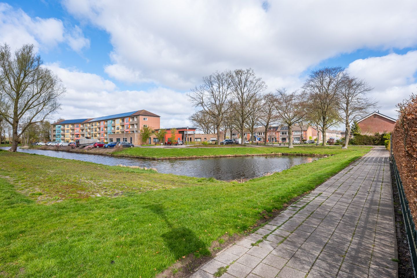 Foto 44 van Nijveenlaan 10