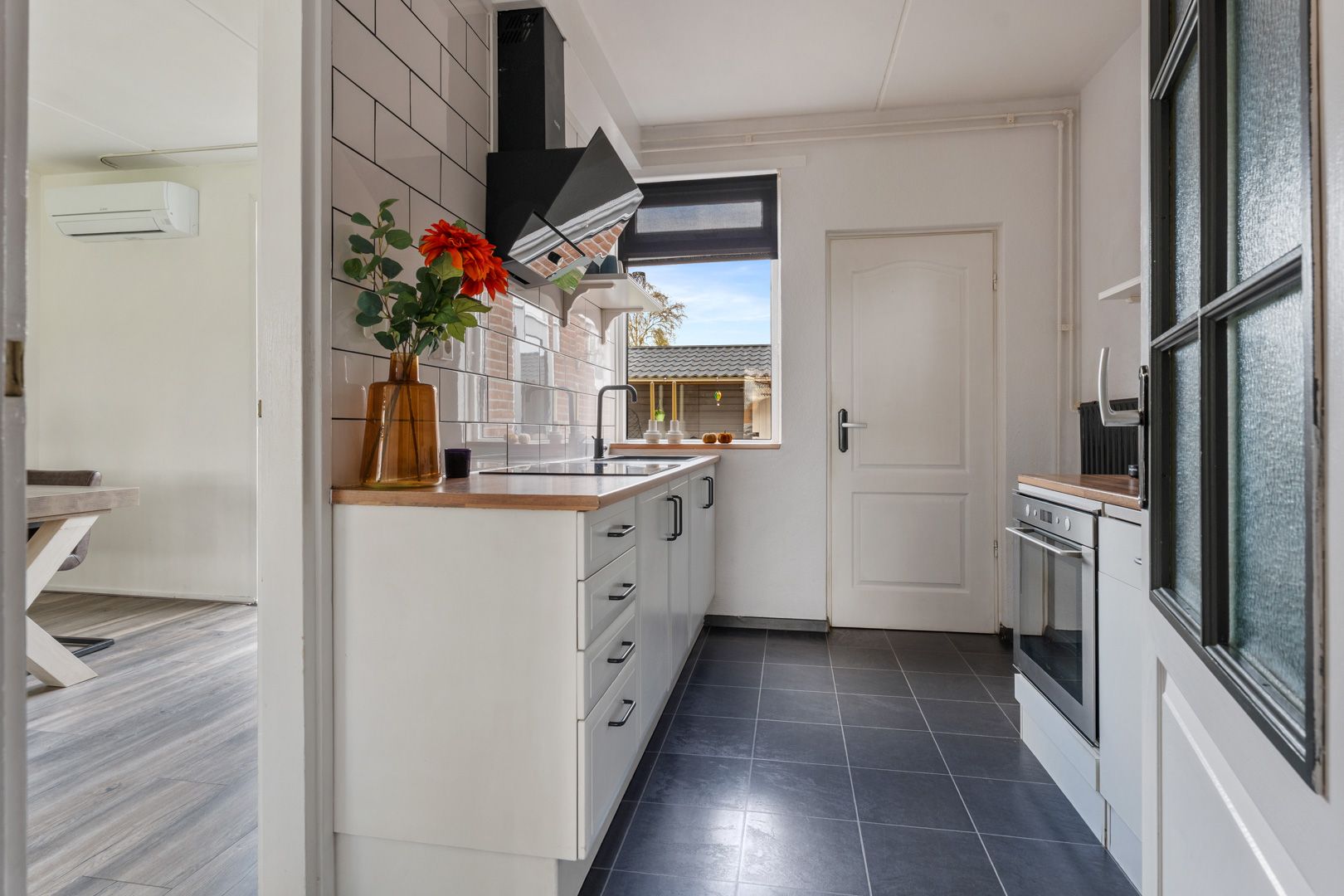 Foto 15 van Nijveenlaan 10