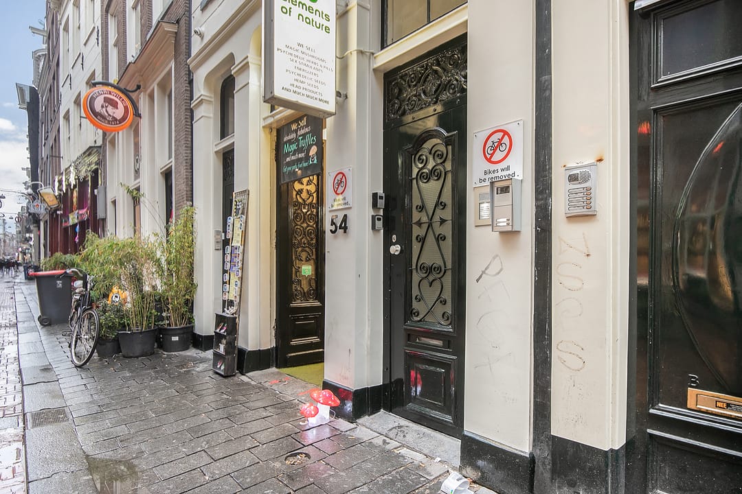 Foto 16 van Warmoesstraat 54-C1