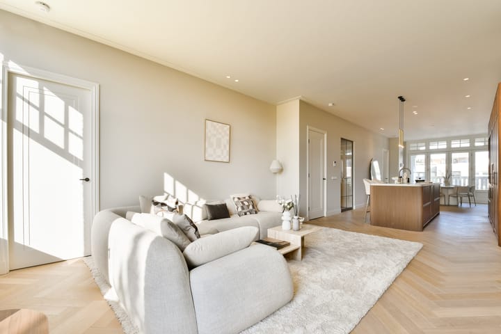 Photo 2 of De Lairessestraat 110-3