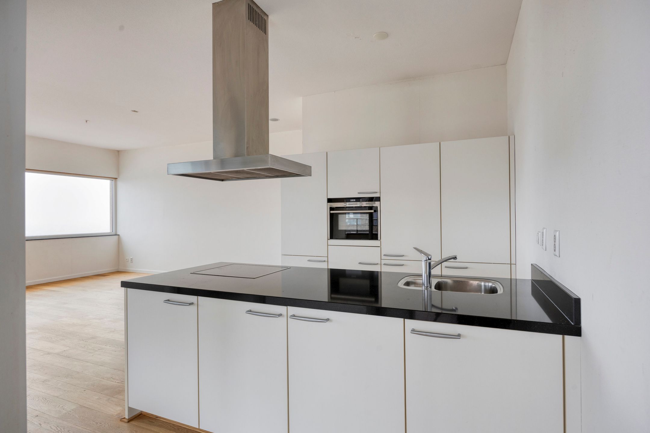 Foto 18 van Van der Hoevenplein 102