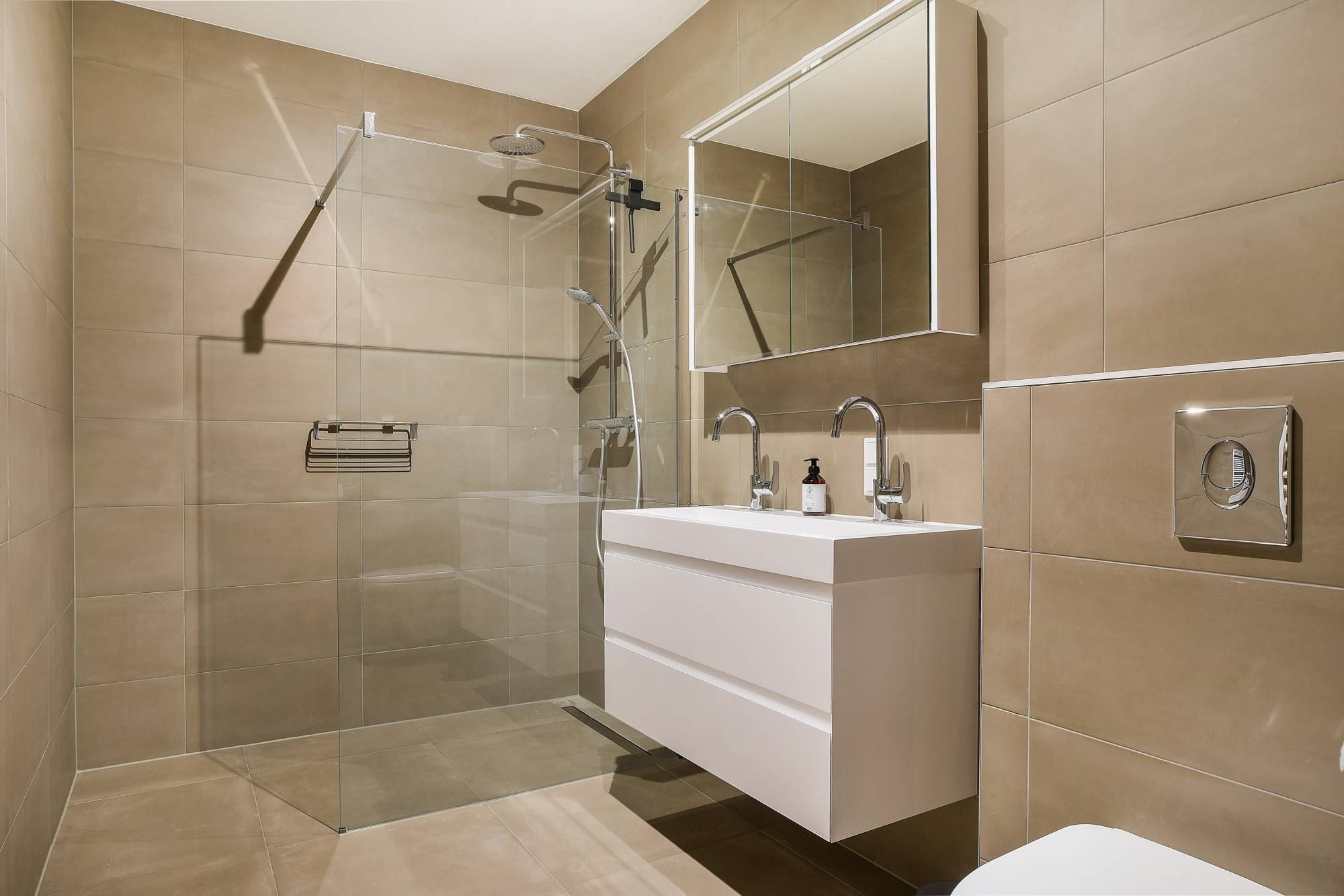 Photo 6 of Anna van Buerenplein 250