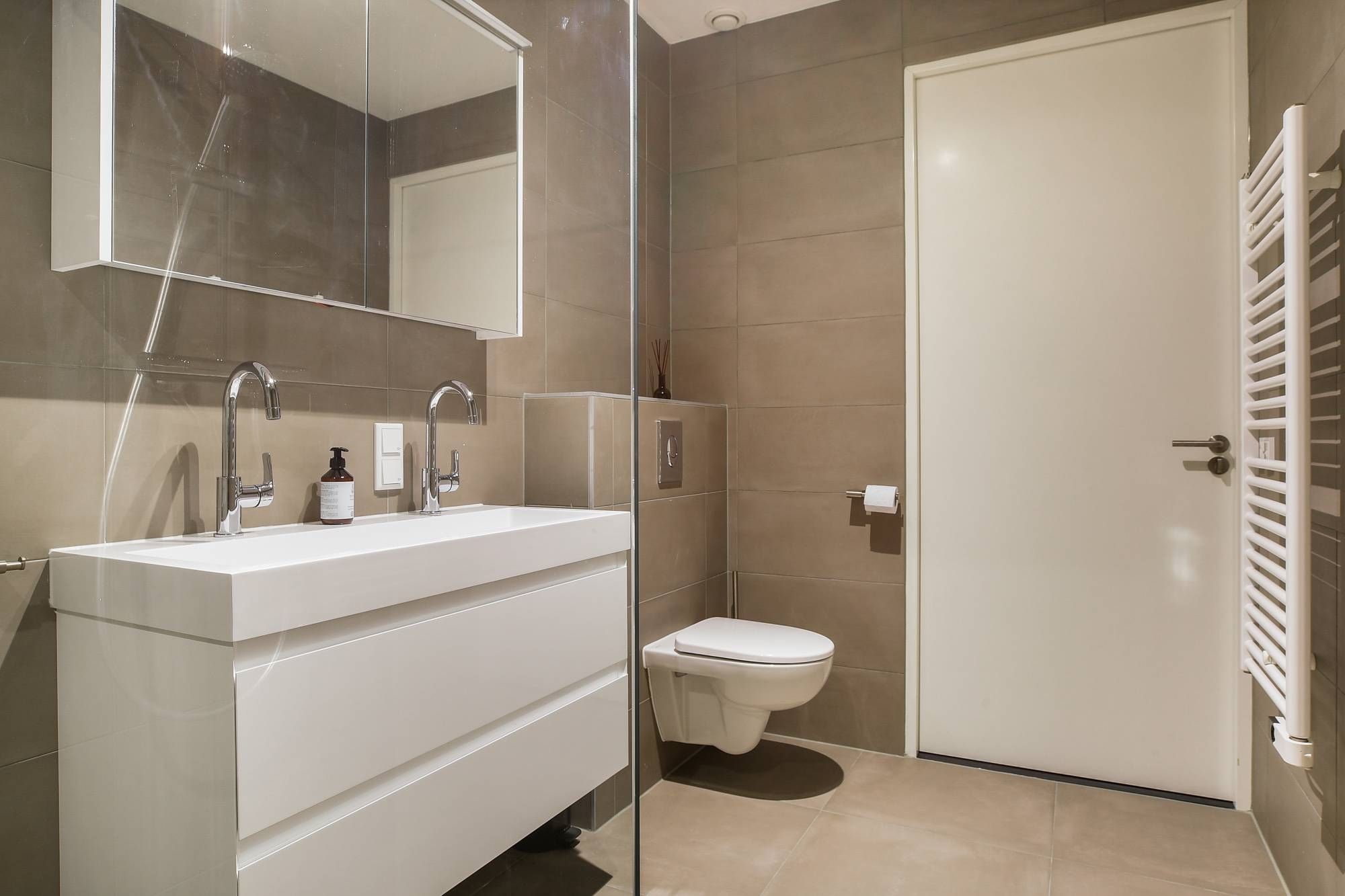 Photo 15 of Anna van Buerenplein 250