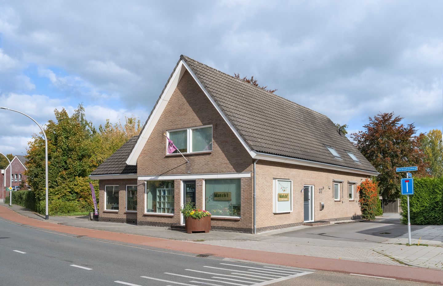 View photo 2 of Eerbeekseweg 37