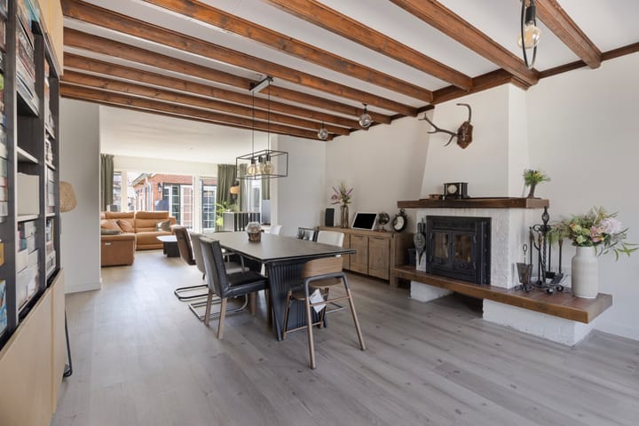 Photo 2 of van der Brugghenstraat 19