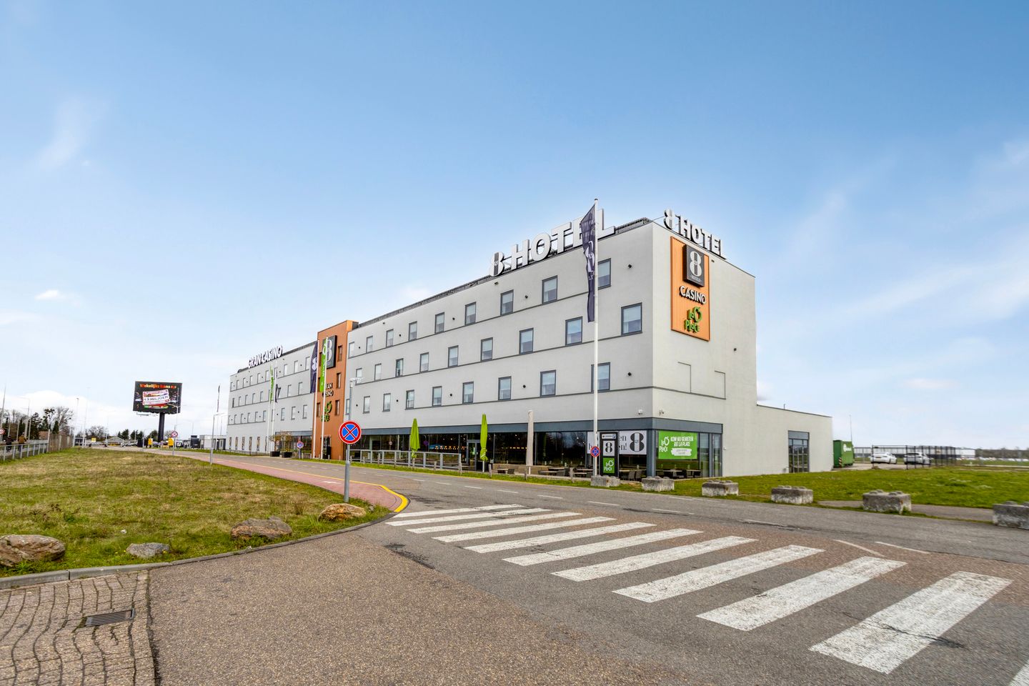 Bekijk foto 1 van Vliegveldweg 72