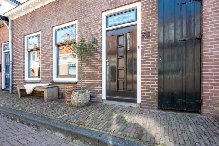 Photo 3 of Wilhelminastraat 39