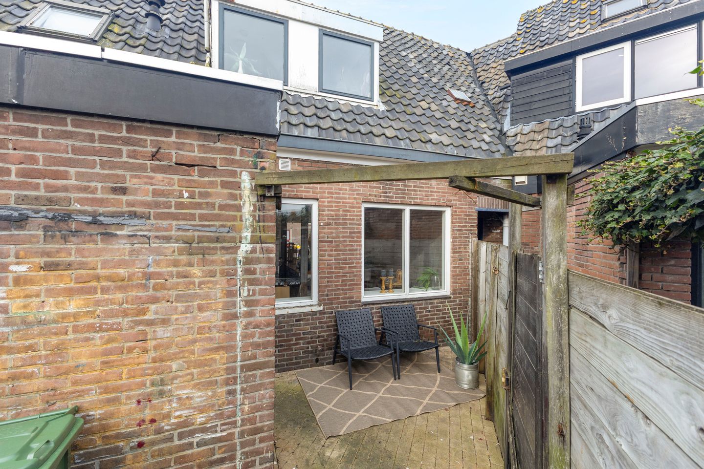 Photo 4 of Rozenstraat 21