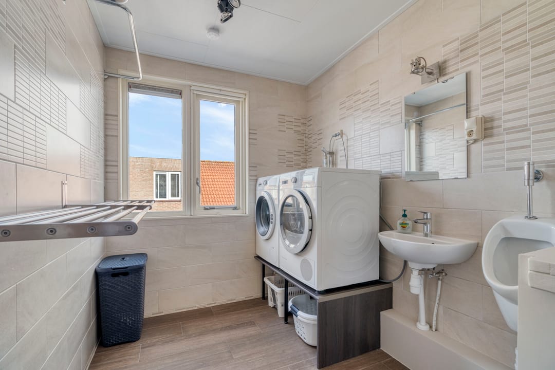 Spacious Family Home with Energy Label A in Green Tanthof-West — 31