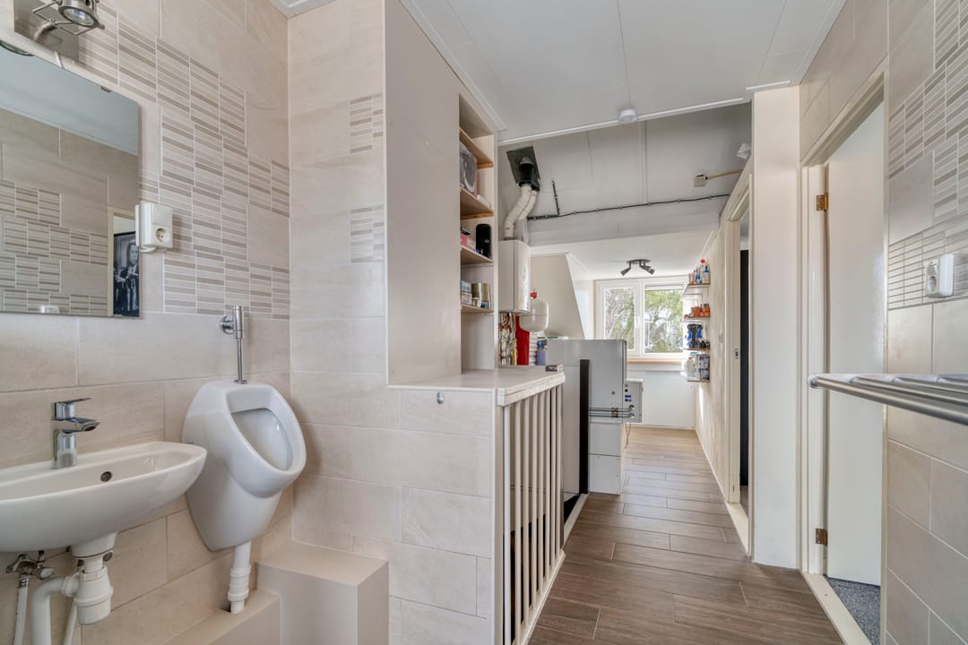 Spacious Family Home with Energy Label A in Green Tanthof-West — 32
