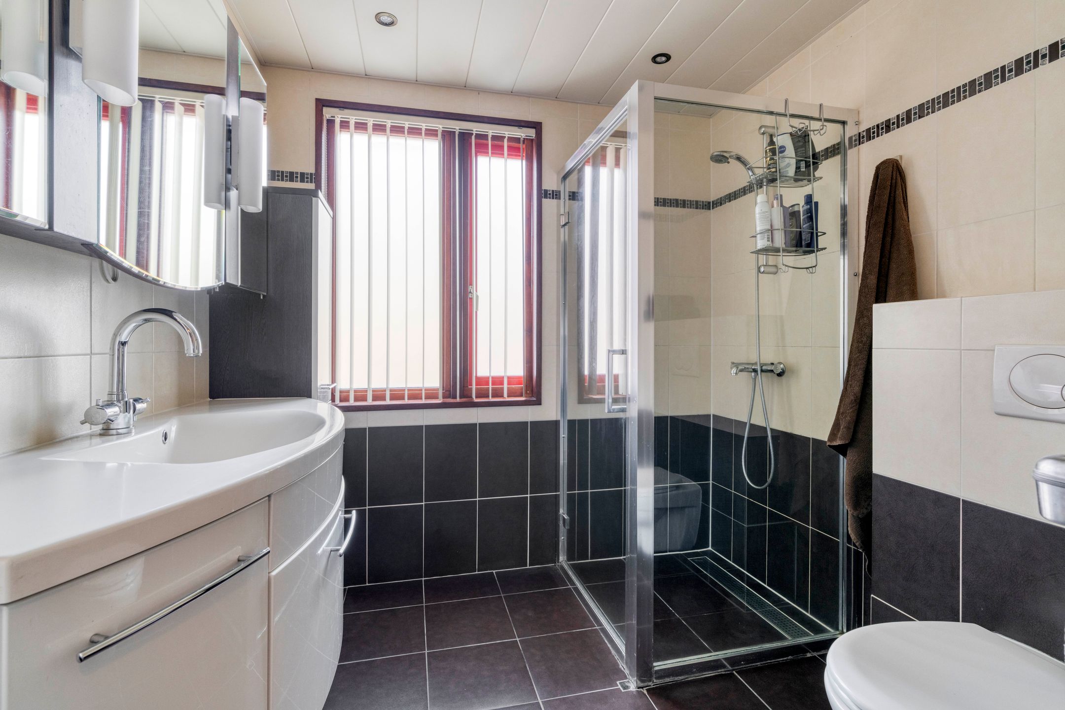 Spacious Family Home with Energy Label A in Green Tanthof-West — 27