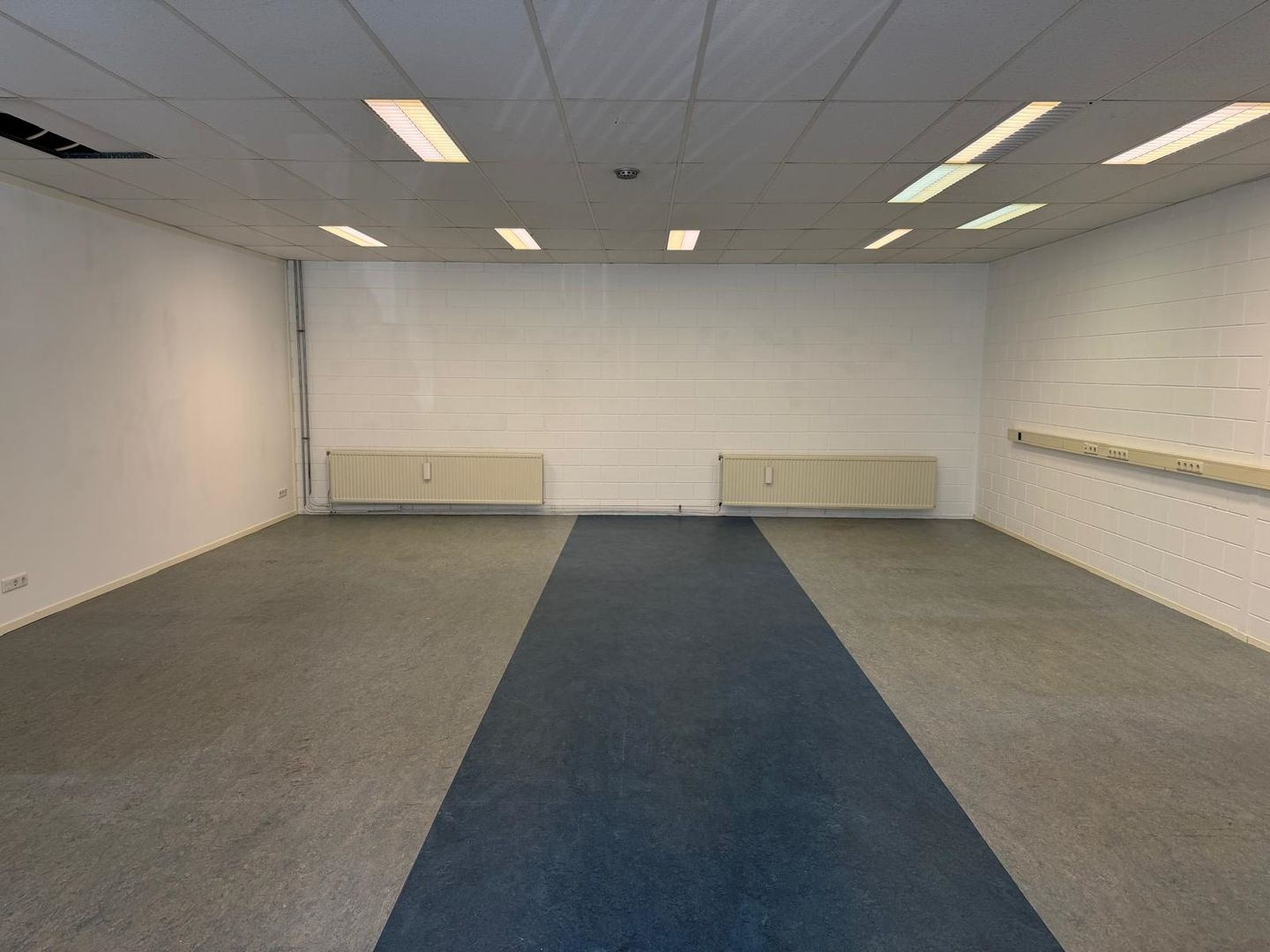 Bekijk foto 3 van Bedrijfsweg 44