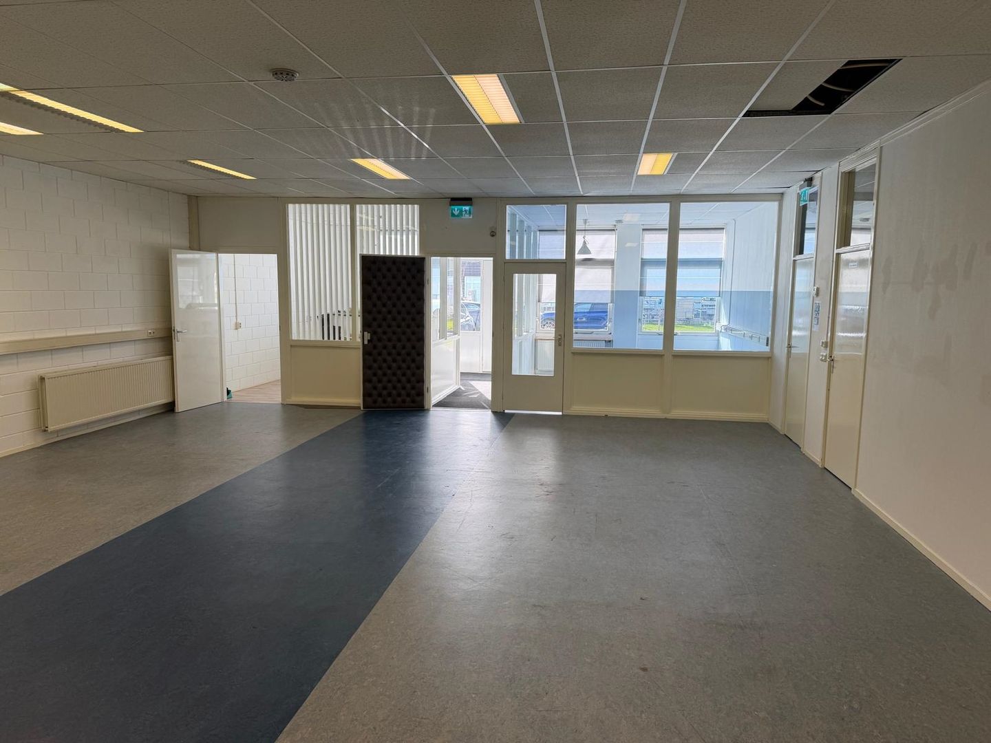 Bekijk foto 2 van Bedrijfsweg 44