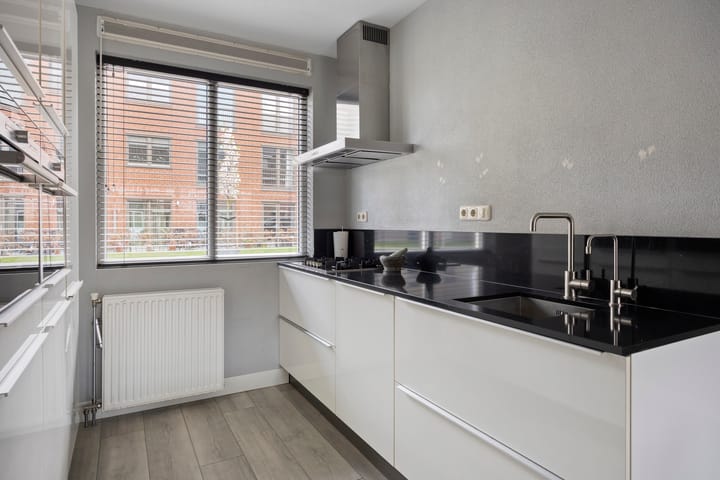 Photo 3 of Mr. W. Doornbosstraat 17