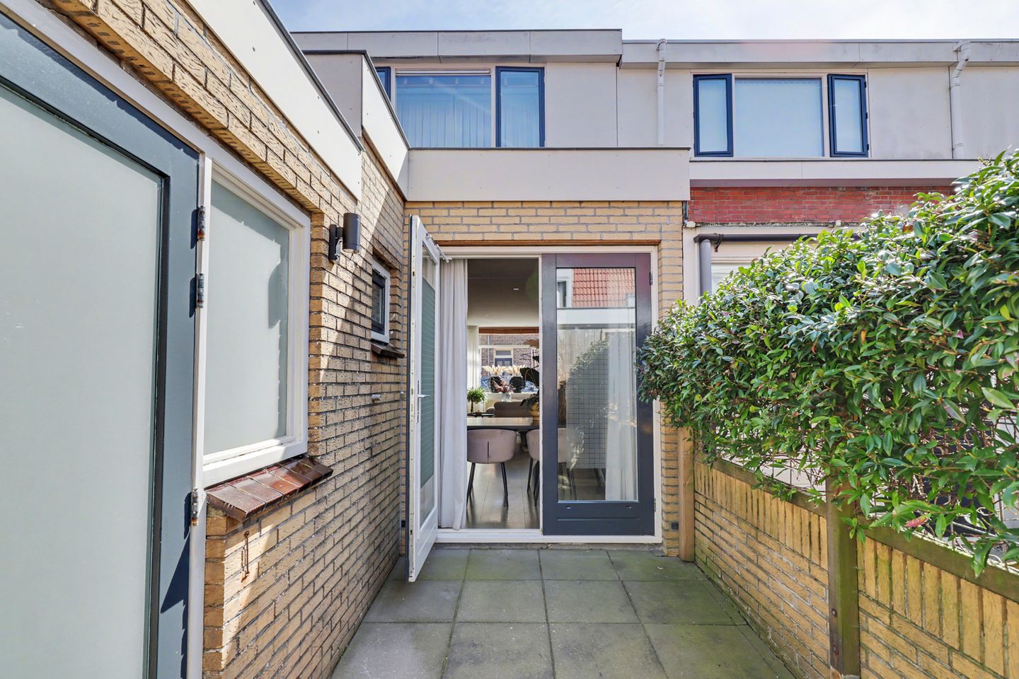 Photo 20 of Mr. de Fremerystraat 14