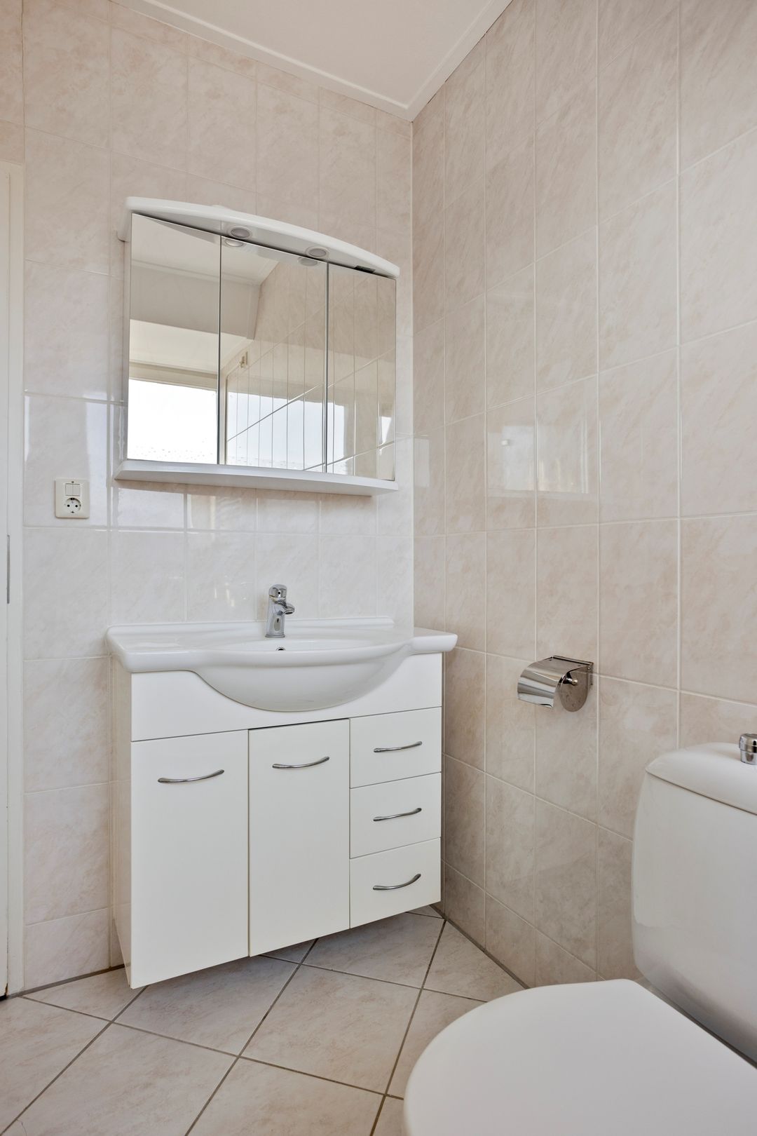Bright 2-Bedroom Apartment in Quiet Amstelveen Location Near Amsterdamse Bos — 13