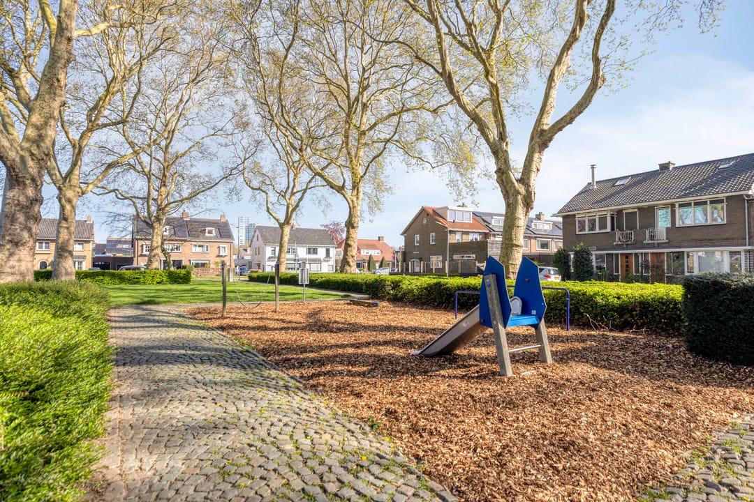 Photo 38 of Axelsestraat 52-A