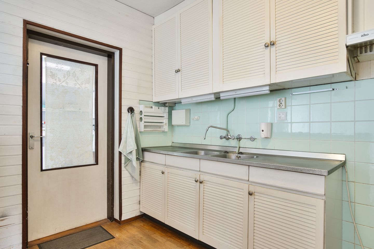 Charming 1970s Starter Home with Playful Z-Shaped Living Room — 19