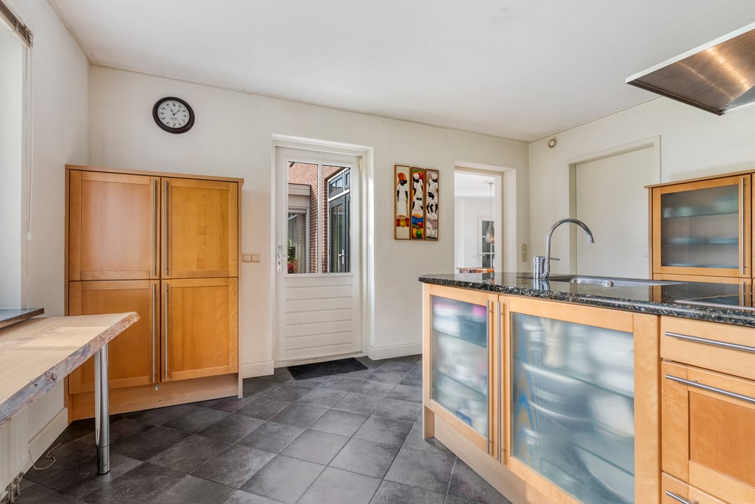 Foto 32 van Henry Moorestraat 76