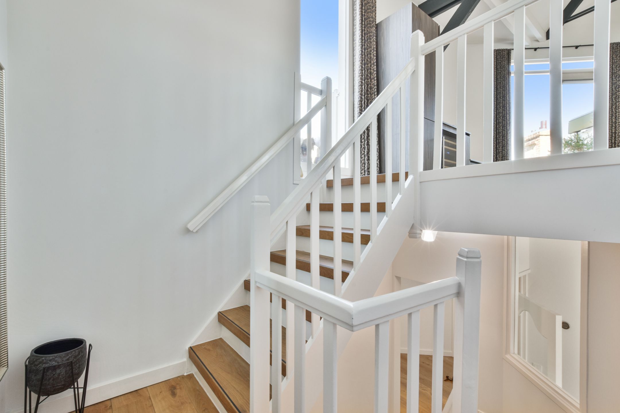 Photo 12 of Kromme Leimuidenstraat 24-2