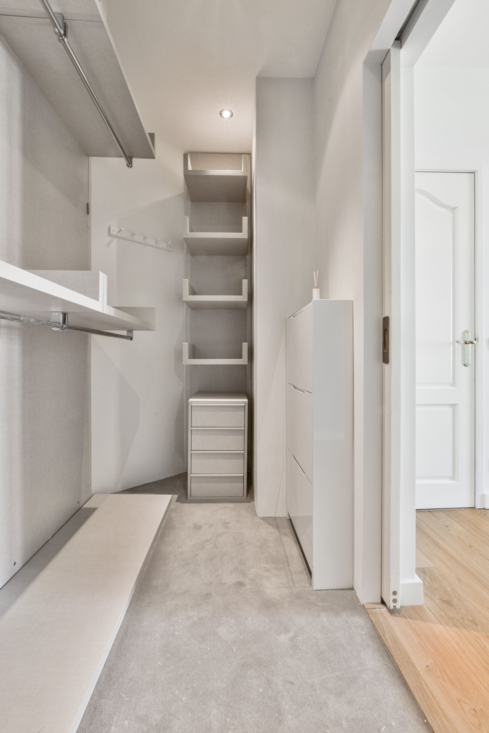 Photo 18 of Kromme Leimuidenstraat 24-2