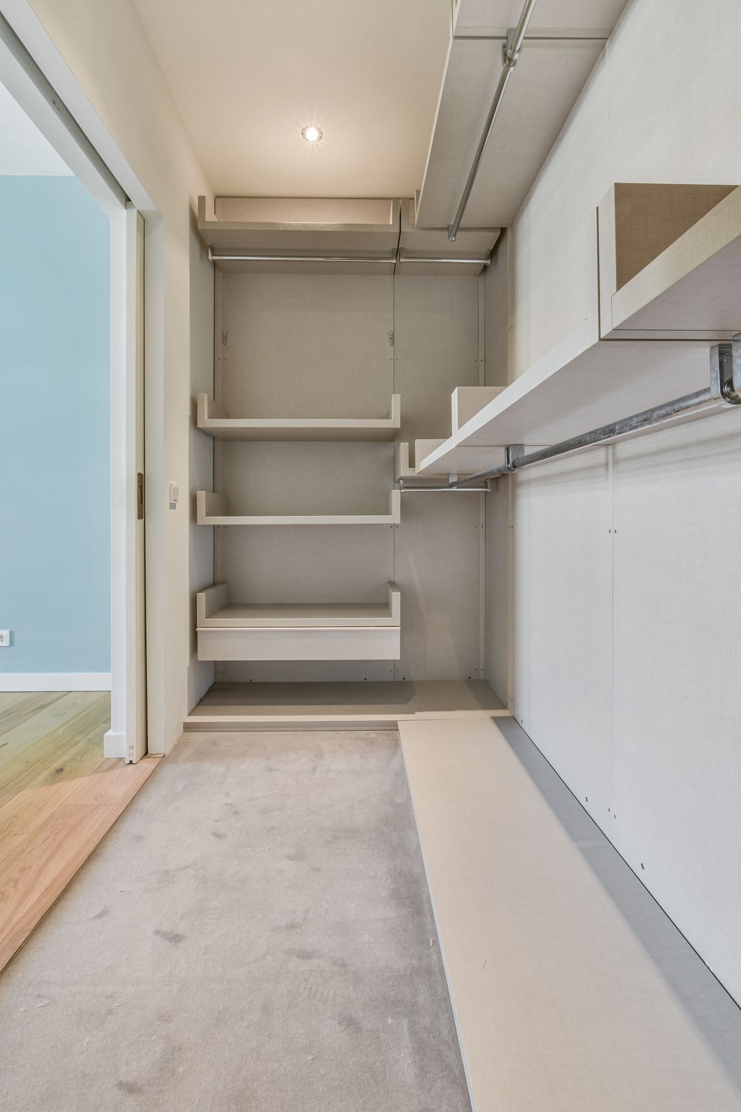 Photo 17 of Kromme Leimuidenstraat 24-2