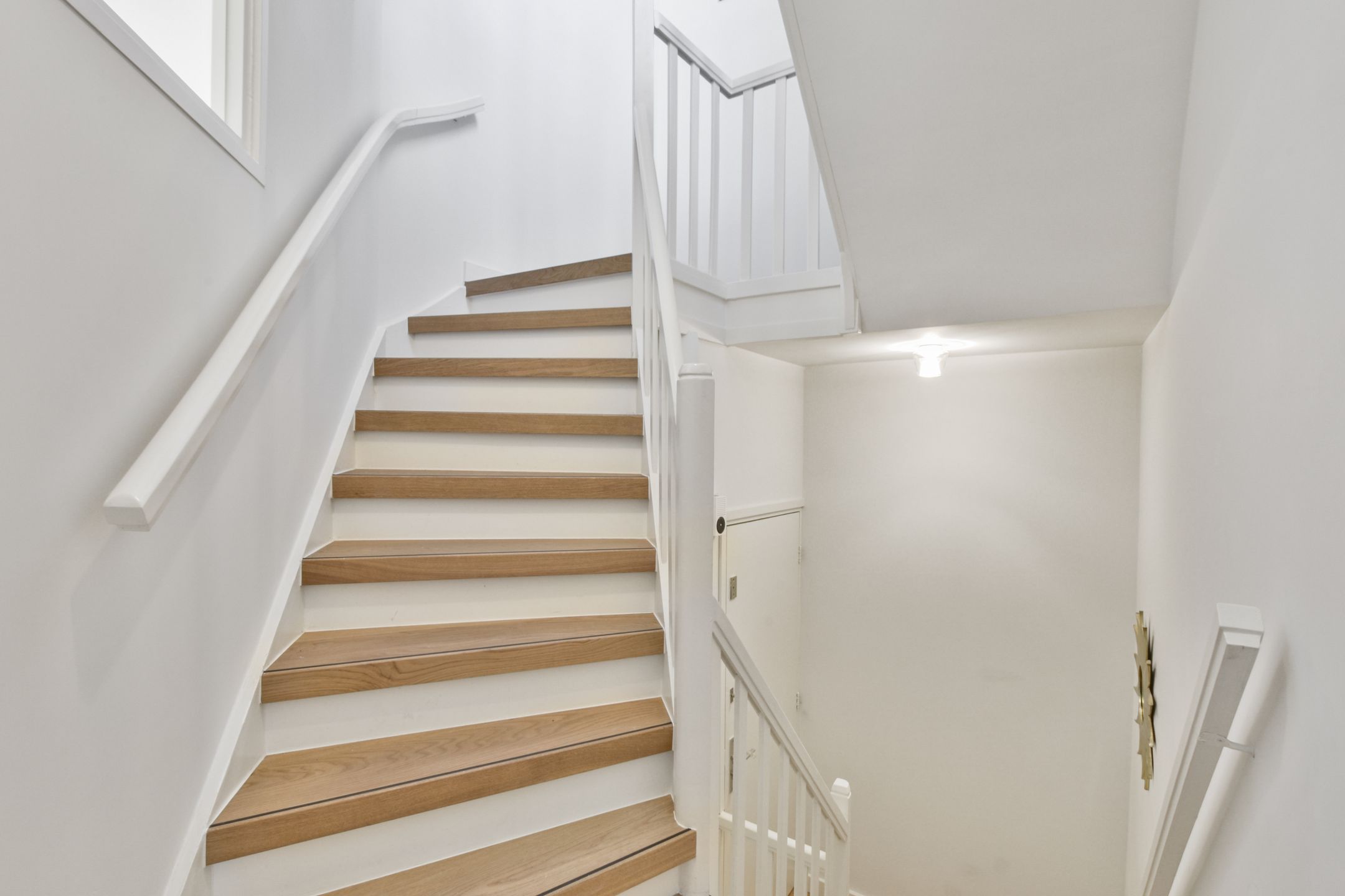 Photo 27 of Kromme Leimuidenstraat 24-2