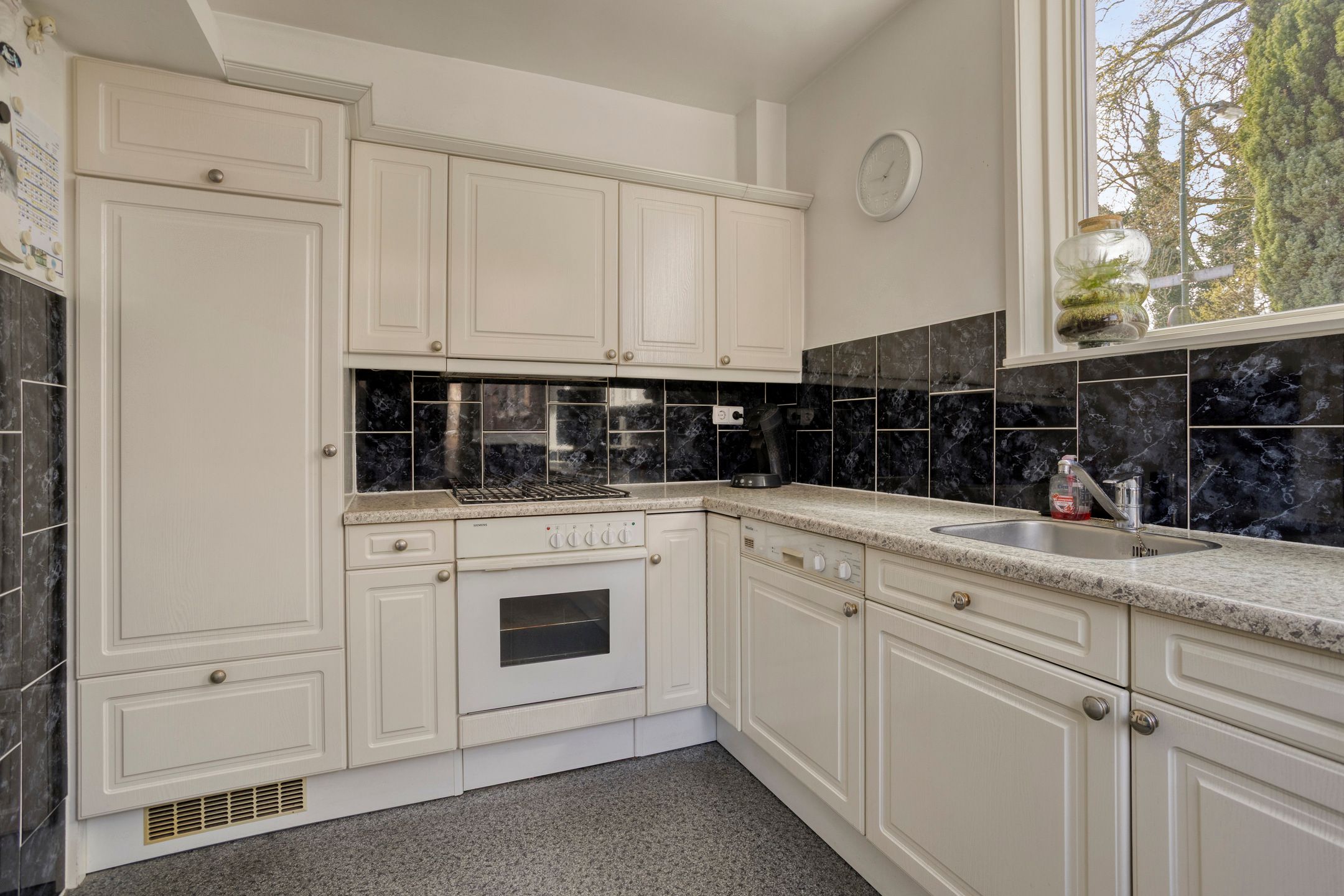 Foto 12 van Antonie van Leeuwenhoeklaan 12