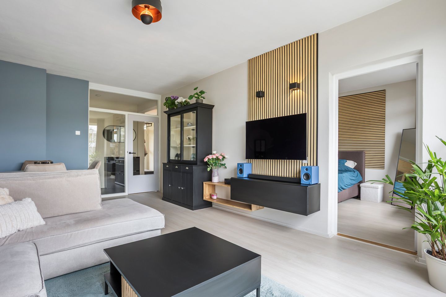 Foto 14 van Burgemeester Caan van Necklaan 586