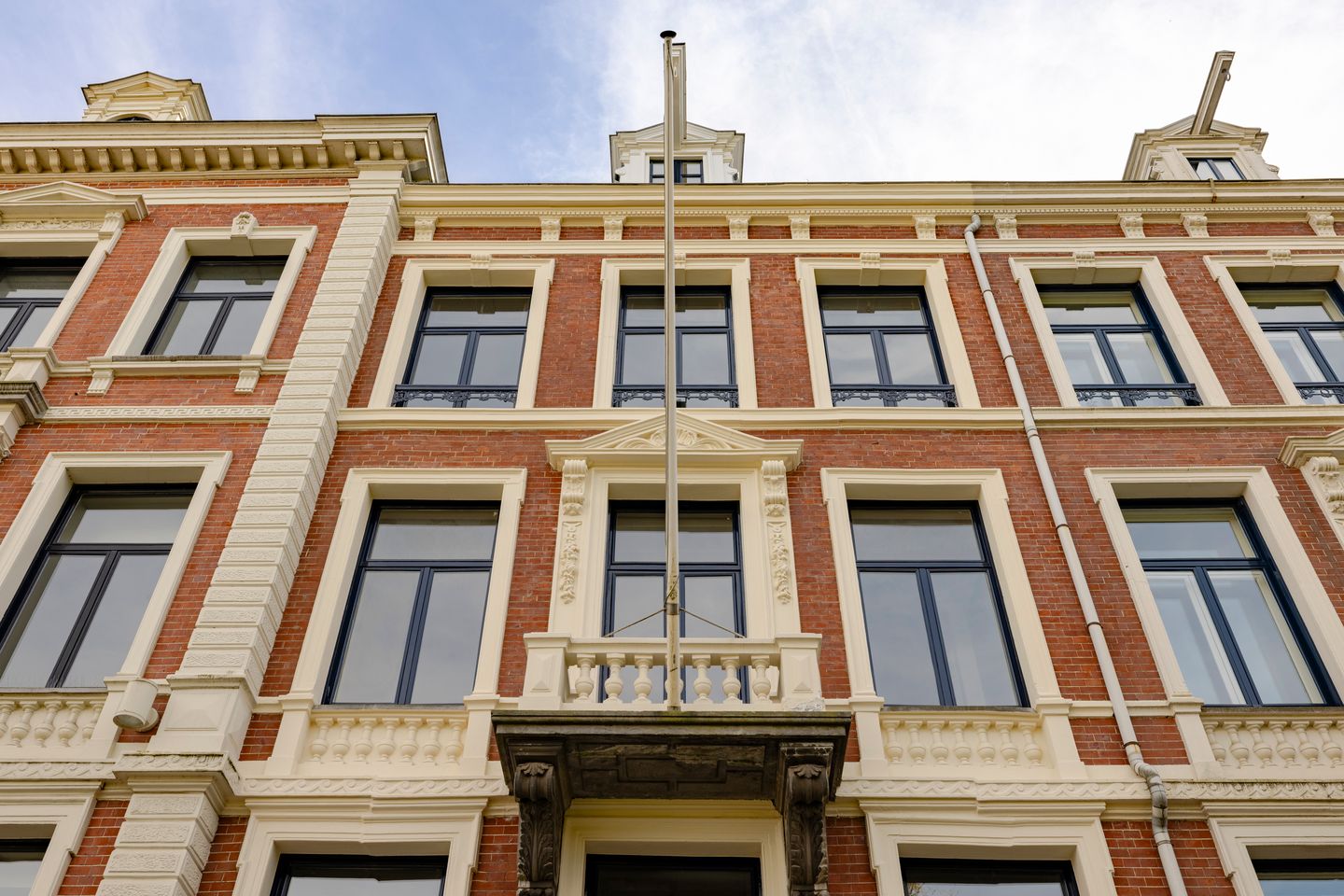 Bekijk foto 2 van Vossiusstraat 3-H