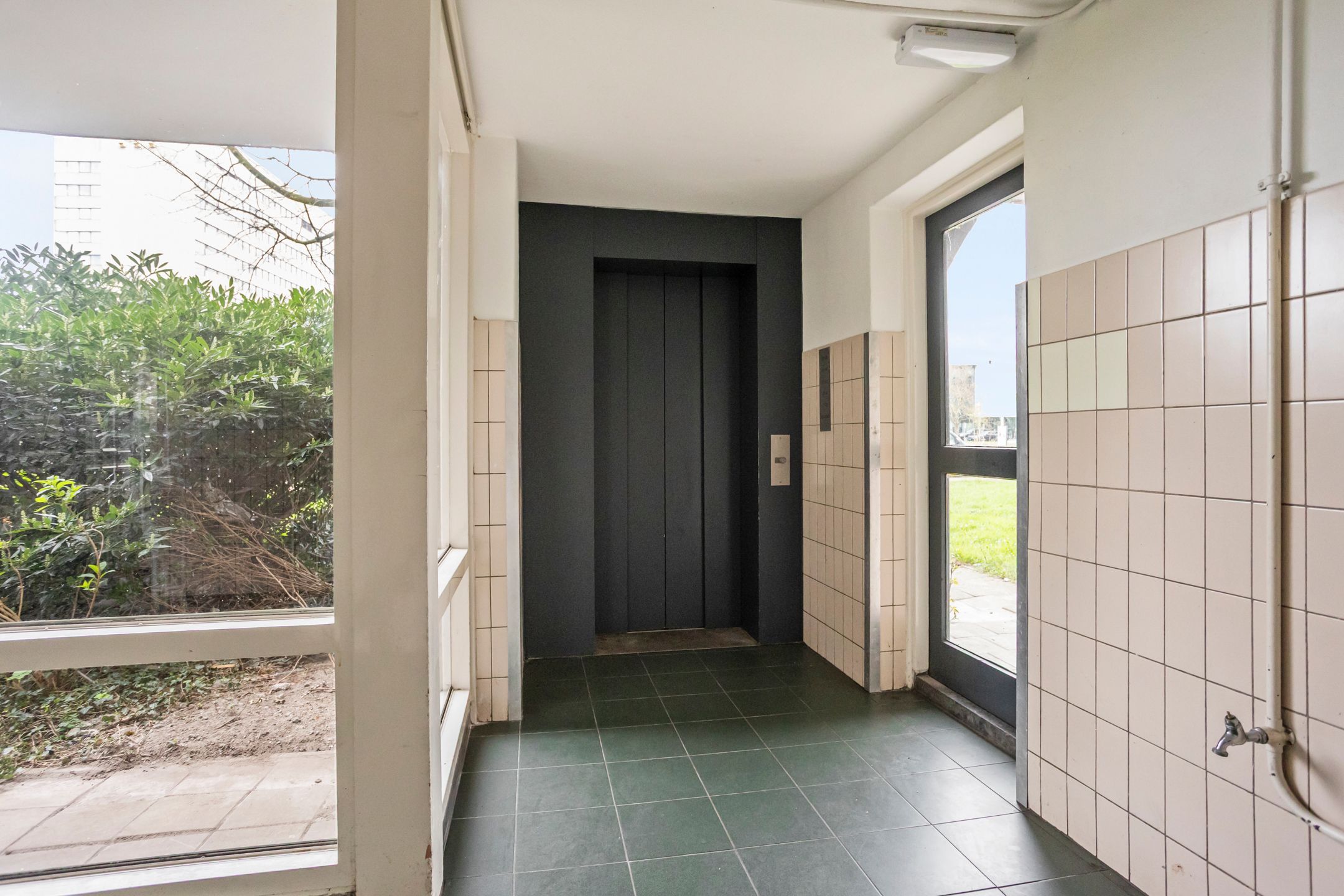 Foto 30 van Burgemeester Caan van Necklaan 586