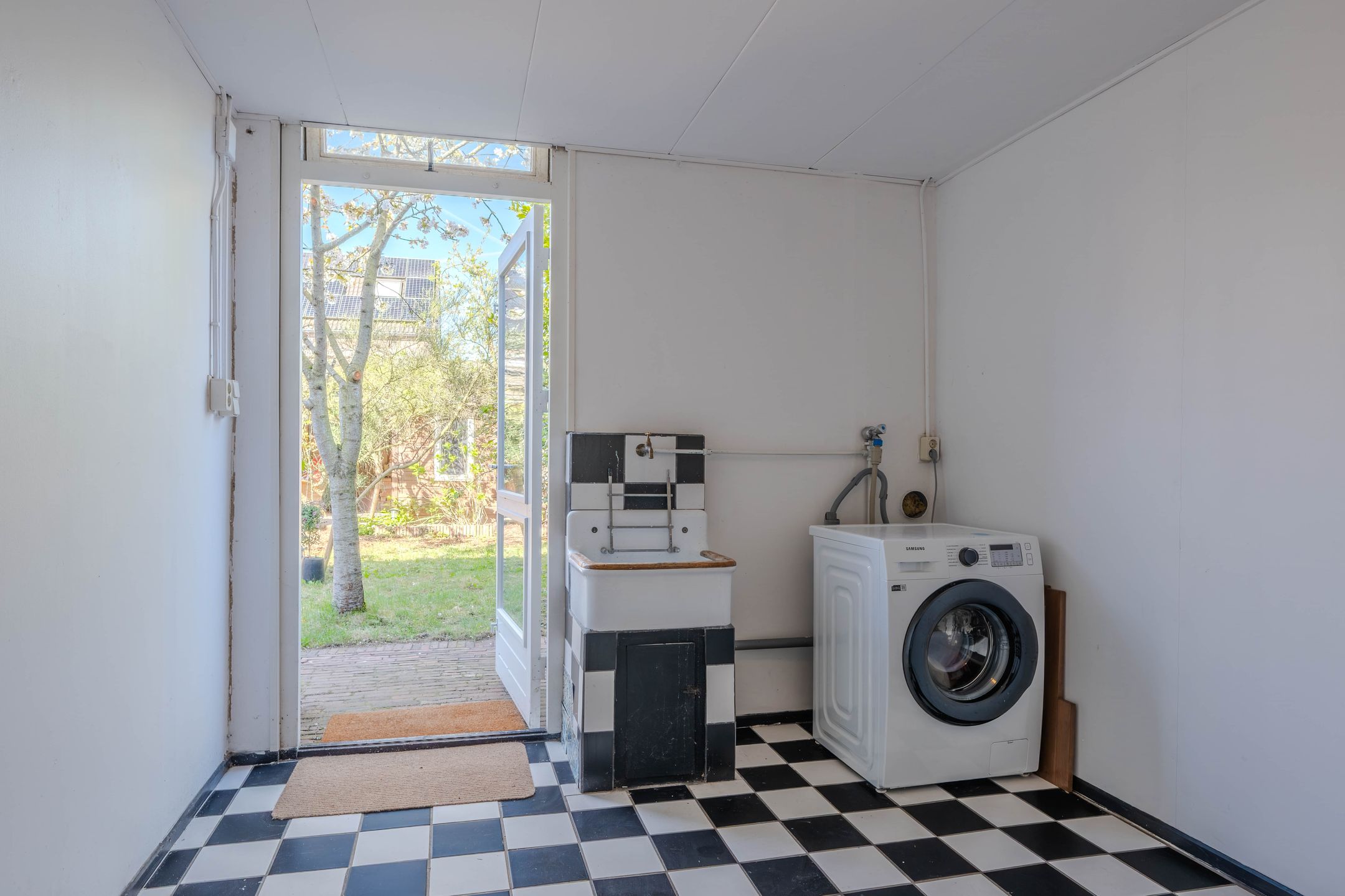 Spacious Semi-Detached Family Home with Garage and Sunny Garden in Quiet Grubbenvorst — 48