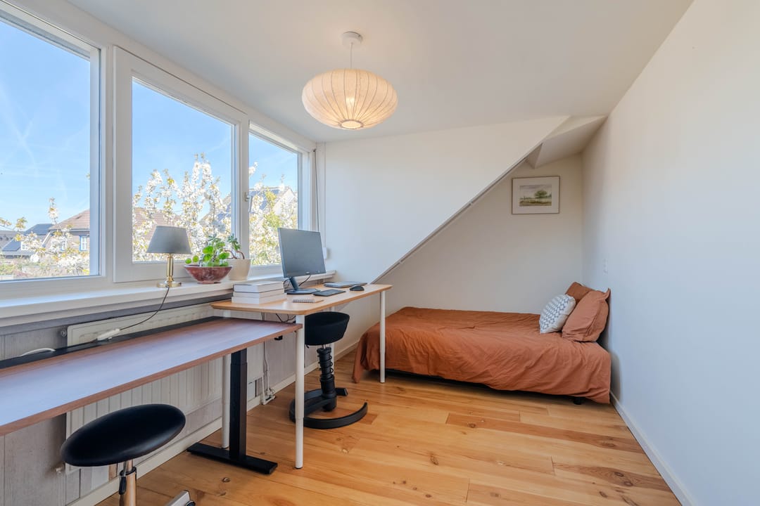 Spacious Semi-Detached Family Home with Garage and Sunny Garden in Quiet Grubbenvorst — 32
