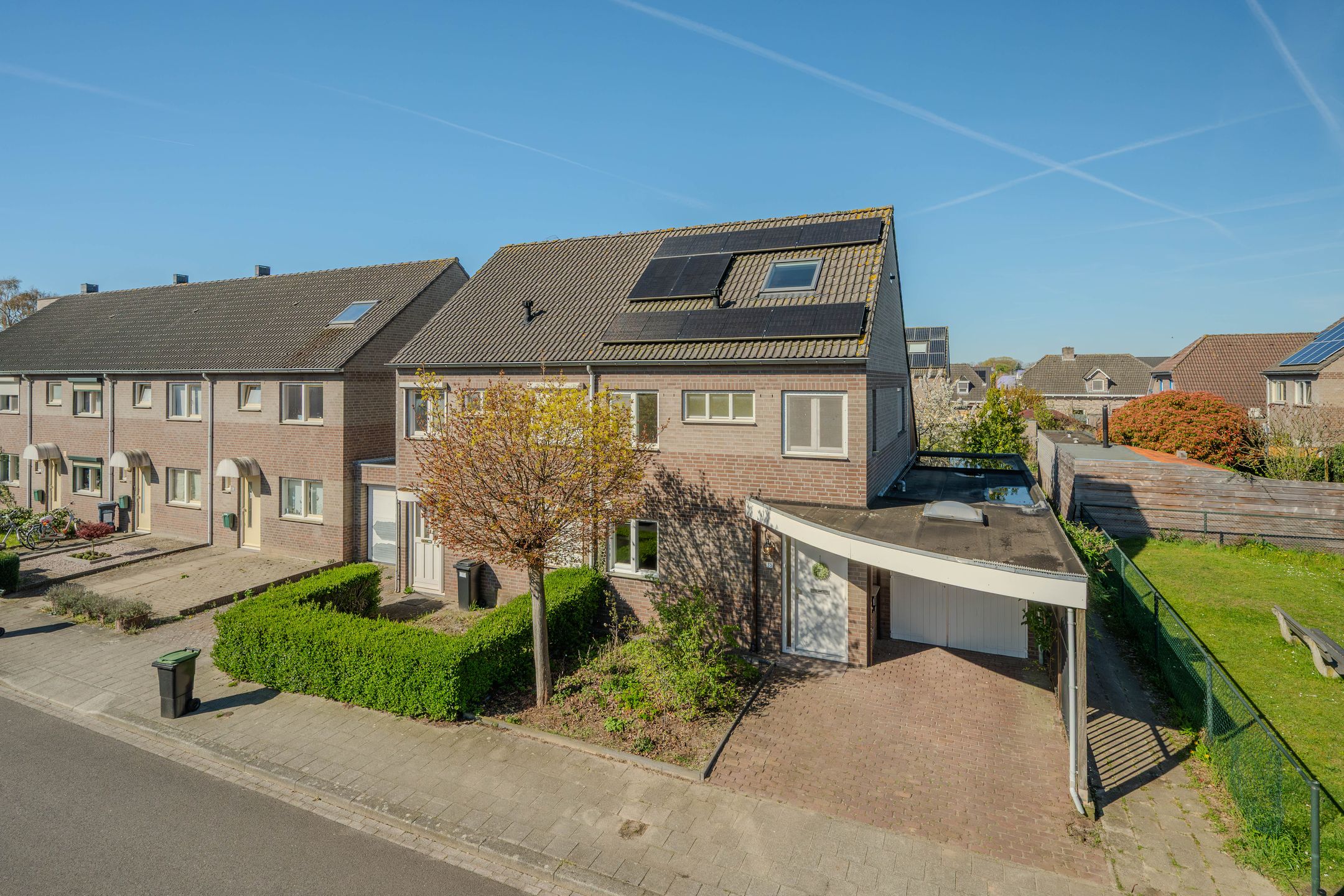 Spacious Semi-Detached Family Home with Garage and Sunny Garden in Quiet Grubbenvorst — 54