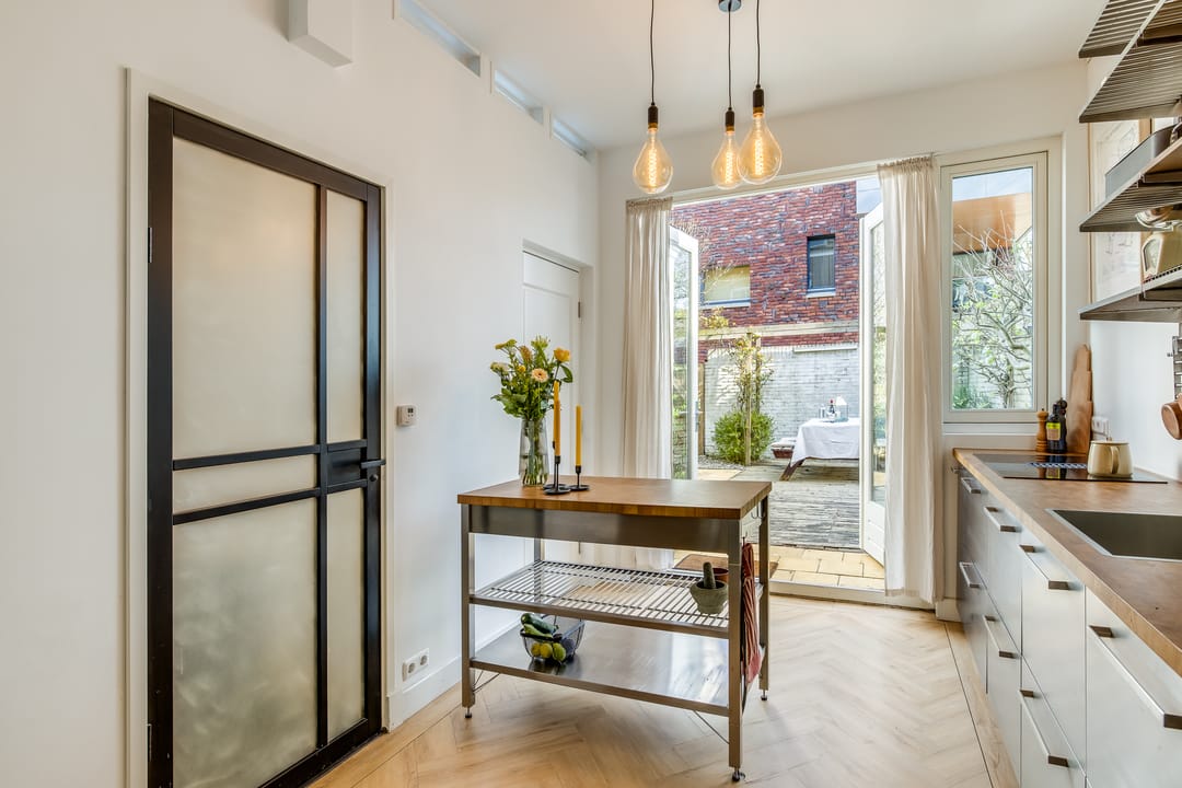 Loft-style ground floor apartment with garden in Rivierenwijk — 17