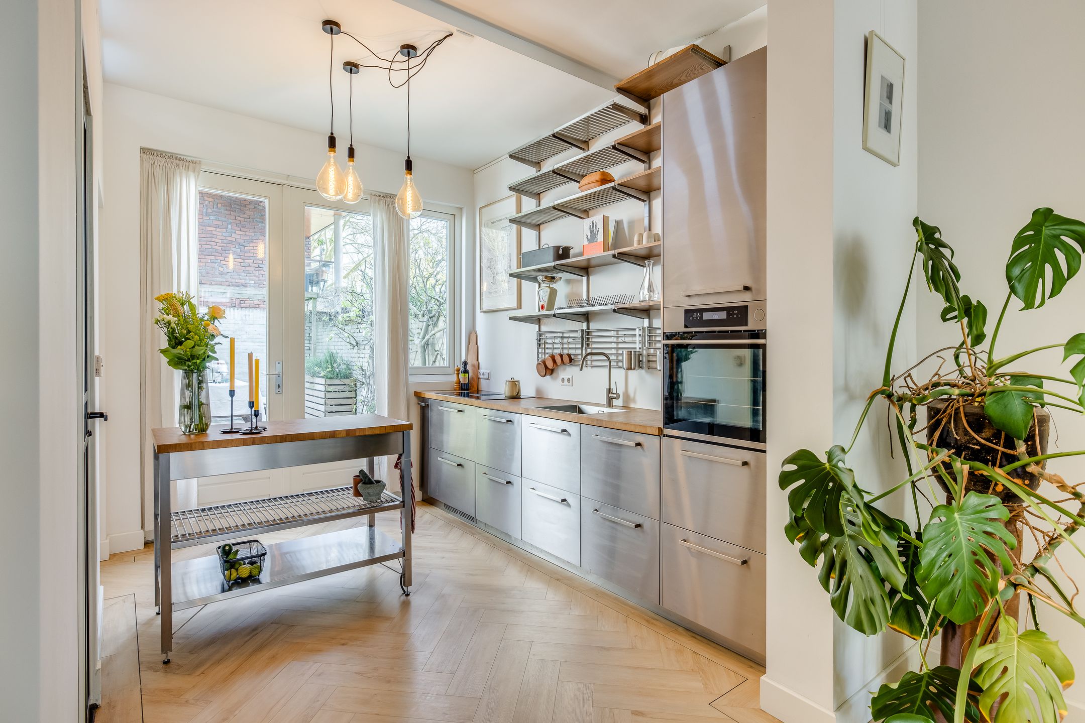 Loft-style ground floor apartment with garden in Rivierenwijk — 12