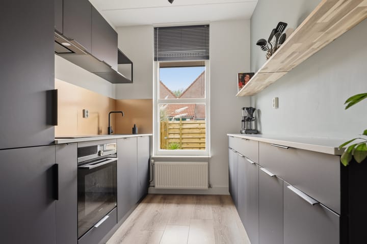 Photo 3 of Tolstoistraat 44