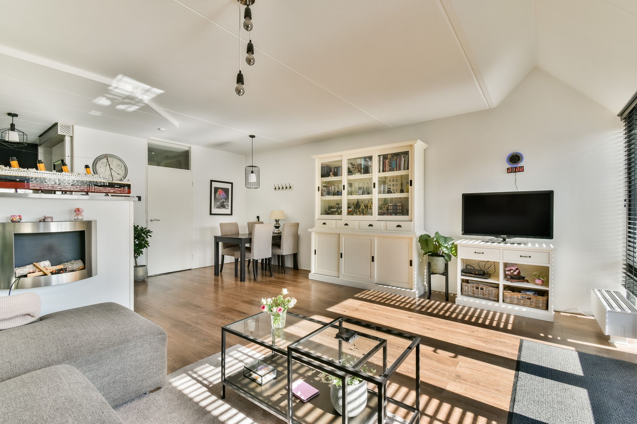 Photo 9 of Castor 25