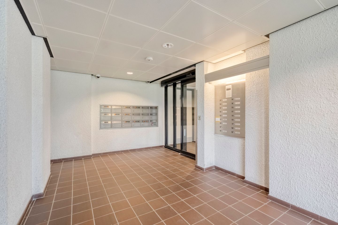 Spacious 6-room apartment in Benoordenhout with two bathrooms and garage — 19