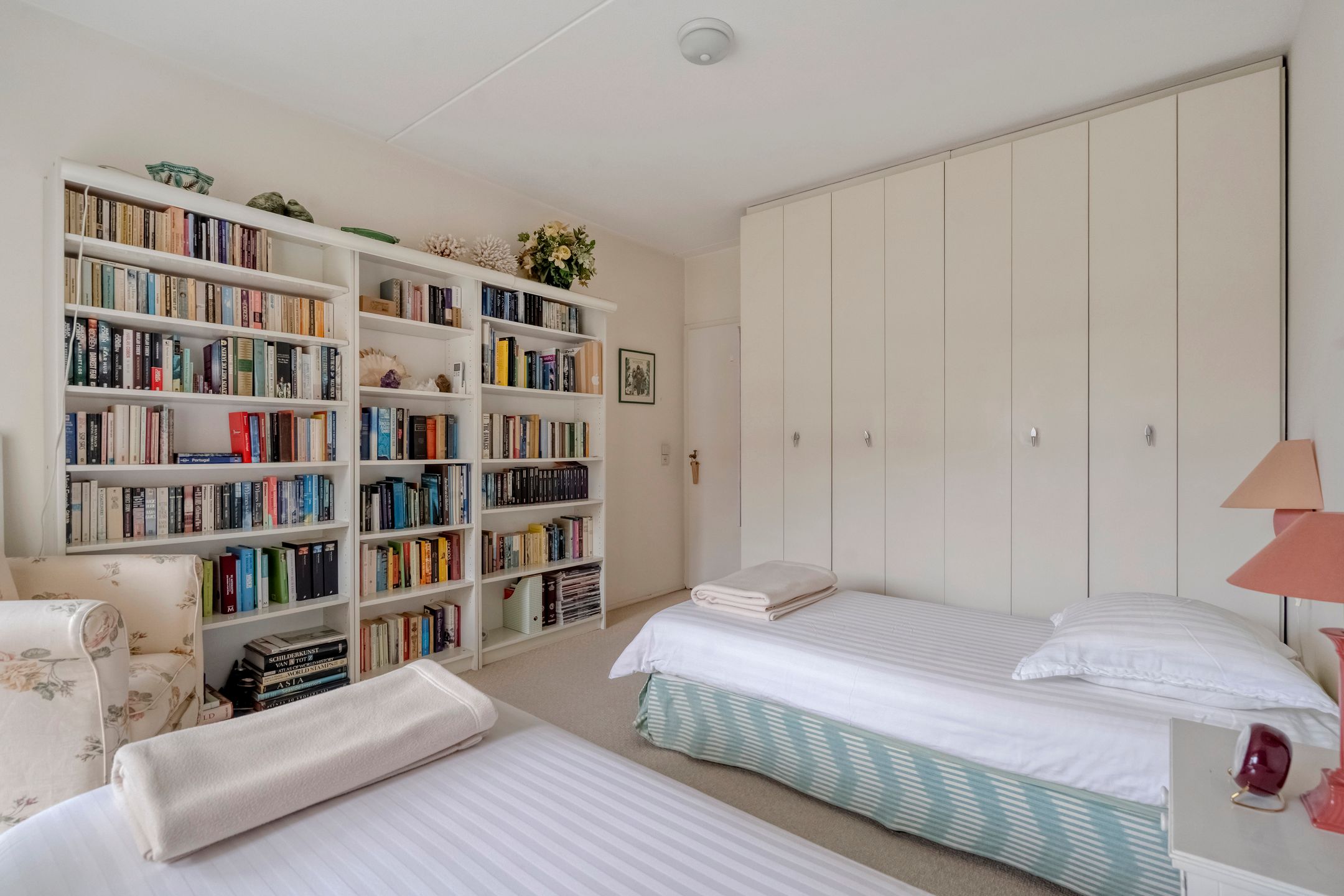 Spacious 6-room apartment in Benoordenhout with two bathrooms and garage — 12