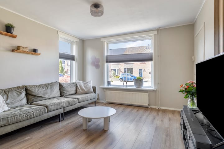 Photo 2 of Schoolstraat 19