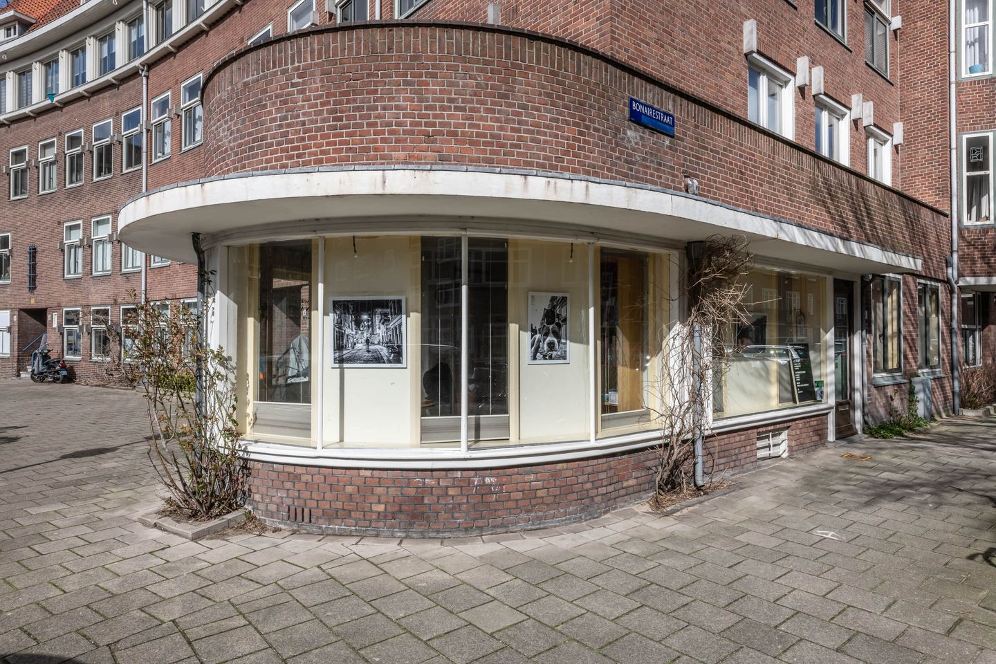 Bekijk foto 2 van Bonairestraat 1