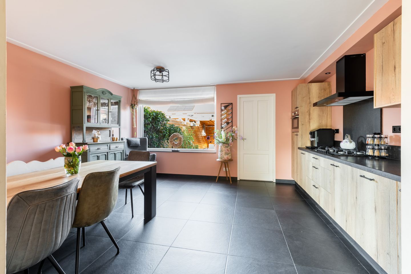 Photo 14 of Van Vianenhof 12