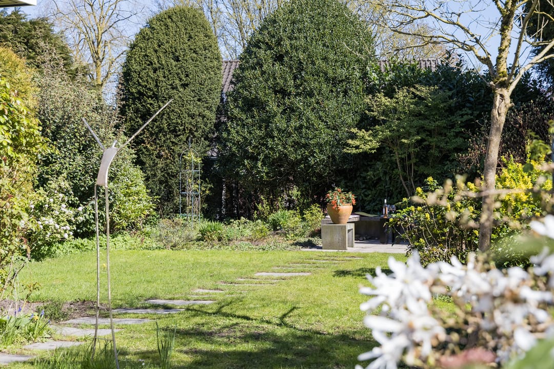 Extended semi-bungalow with garage and landscaped garden near Lochemse Berg — 47