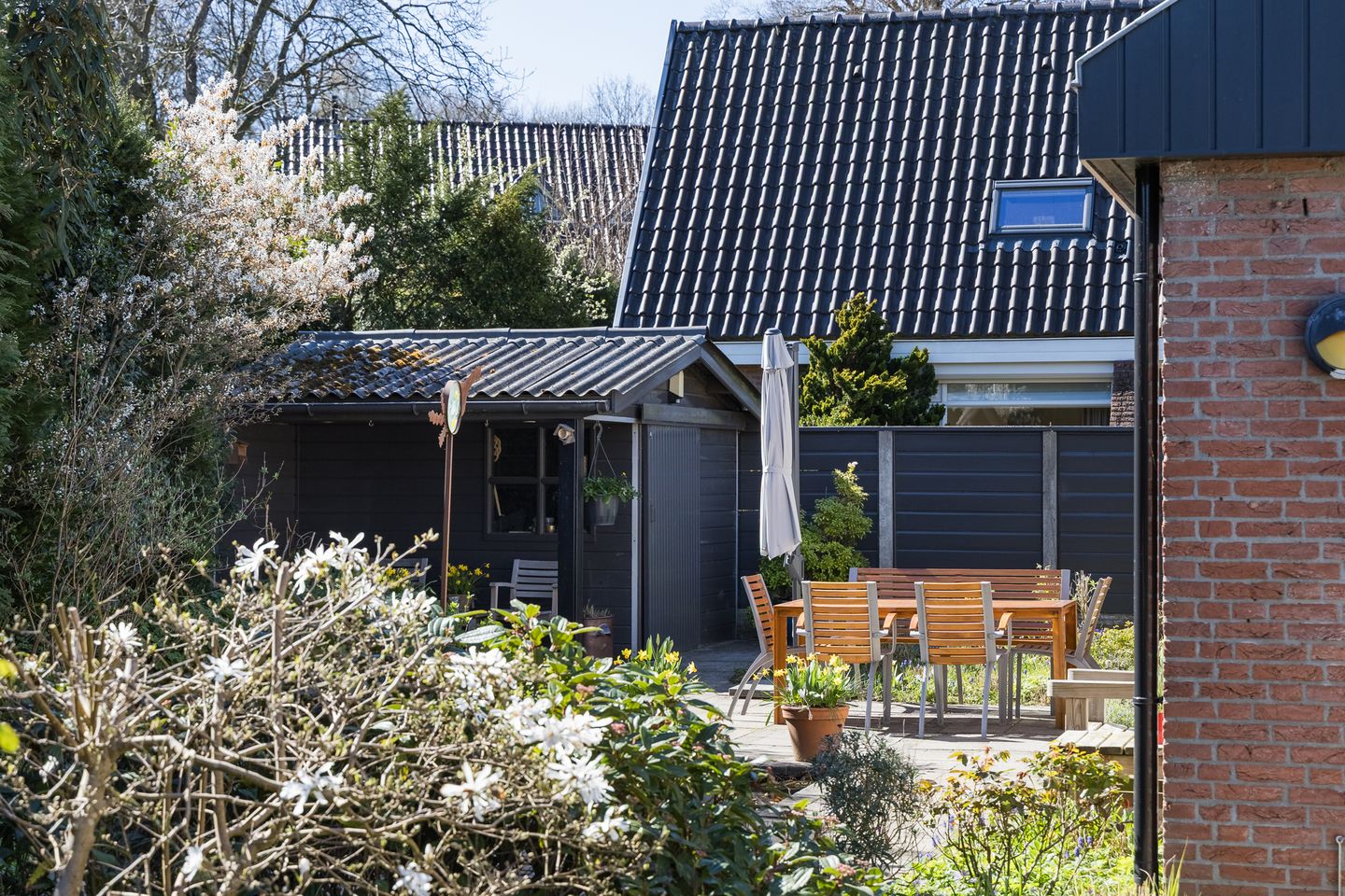 Extended semi-bungalow with garage and landscaped garden near Lochemse Berg — 49