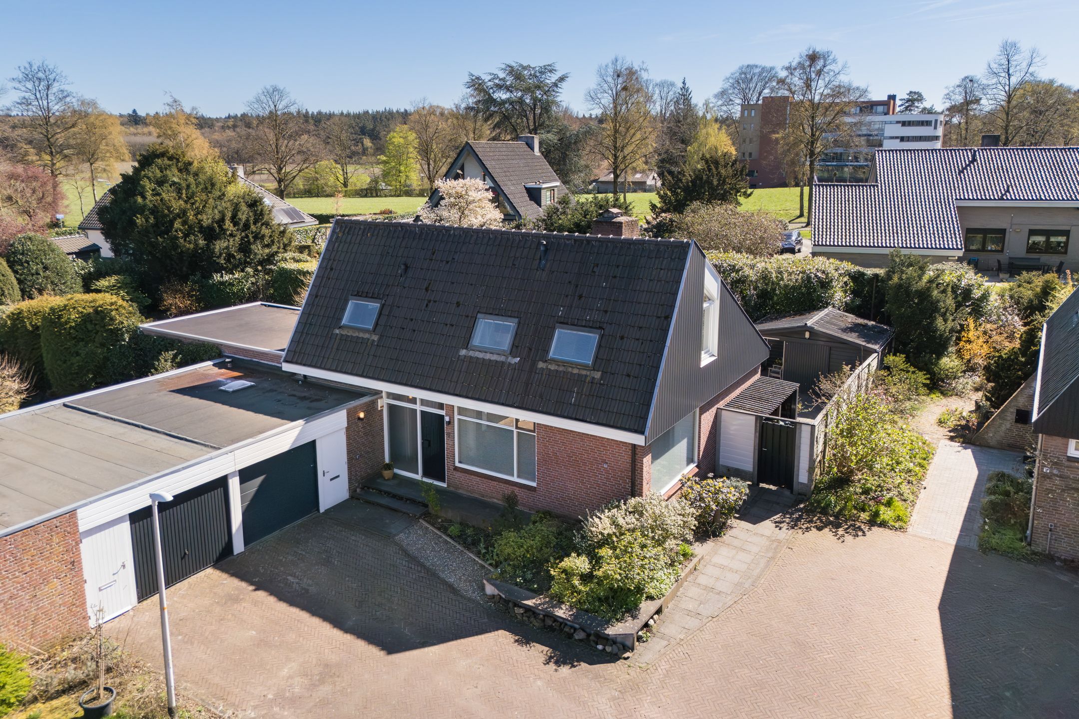 Extended semi-bungalow with garage and landscaped garden near Lochemse Berg — 51
