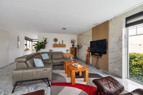 Broekfinne 44 tertiary image